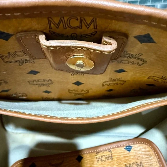 MCM Visetos Liz
Shopper Tote
Croc Embossed Limited edition - Picture 14 of 16